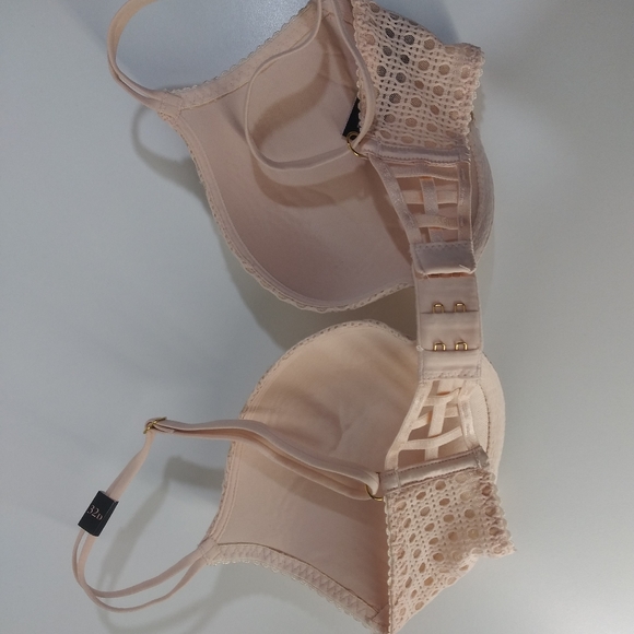 NWOT Victoria Secret very sexy puch up Bra 32D - Picture 3 of 6